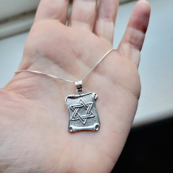 New Solid 925 Sterling Silver Torah Scroll Star of David Necklace - Picture 5 of 9